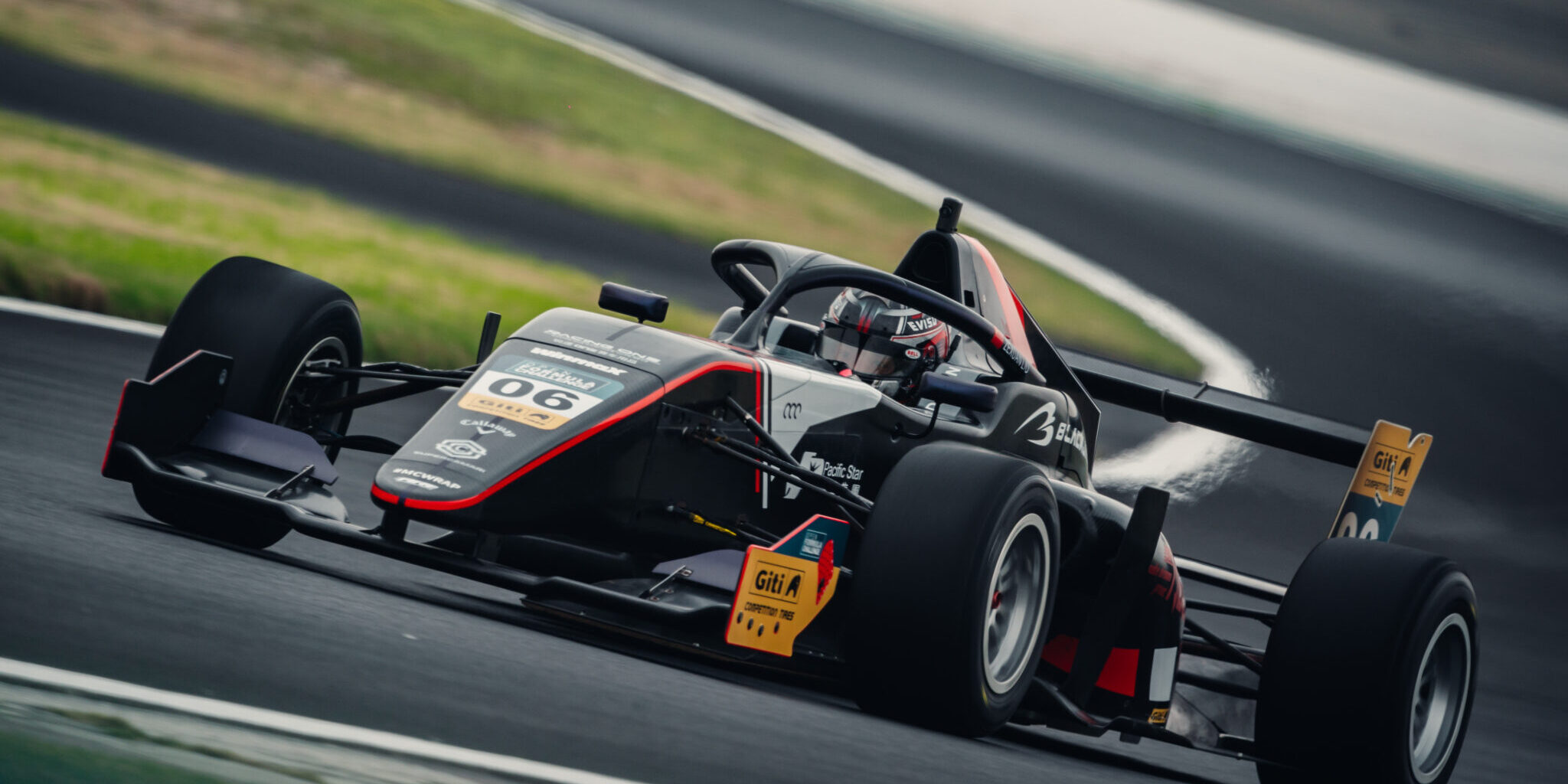 WXT01334-opq406057944