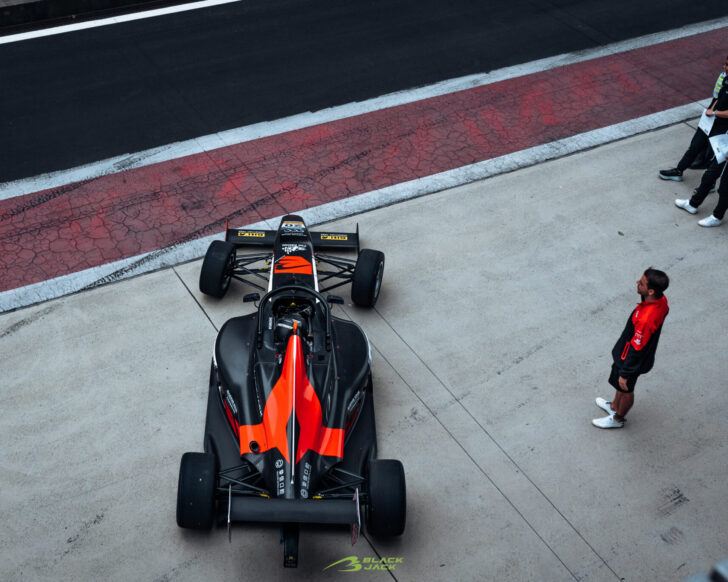 WXT08980-opq431404247