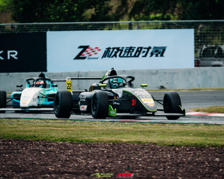 22_WXT05393-opq3254811964