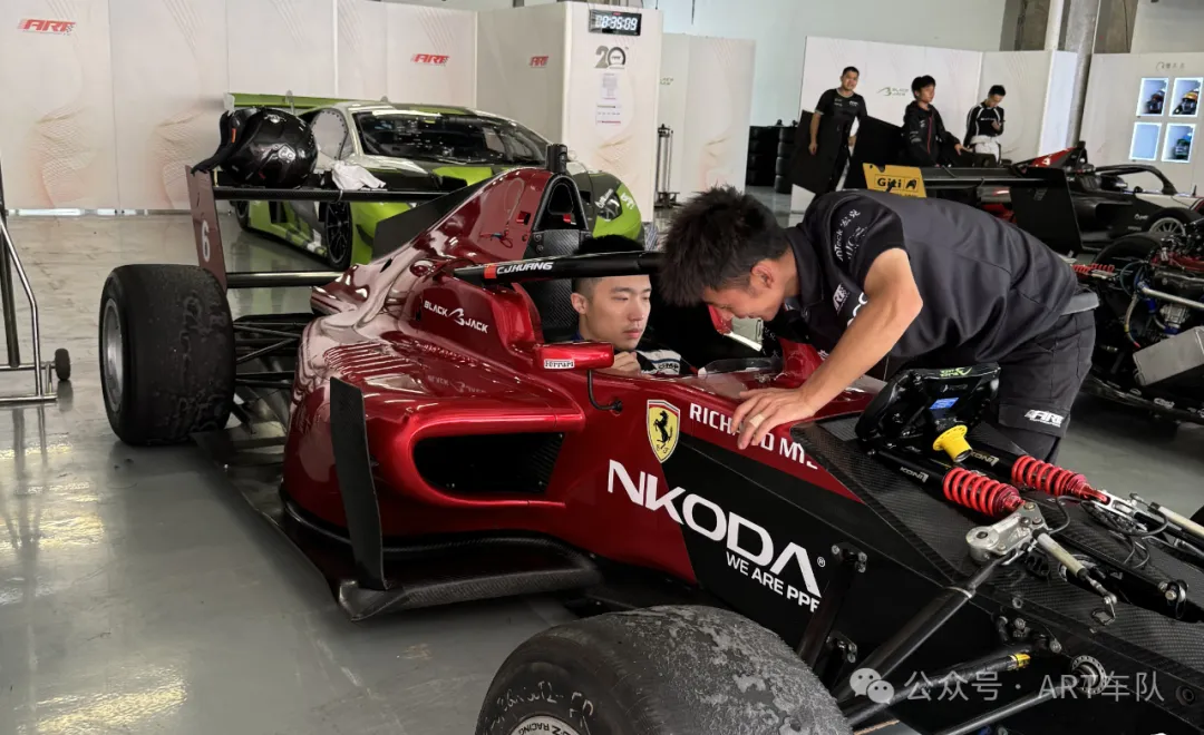 海外限定　広州2025チャンピオン賽　4点セット 640-1.webp